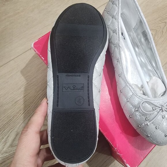 Nina Silver Shimmer Quilted Flats With Rhinestone Embellishments & Bow Size 4M - Picture 4 of 4